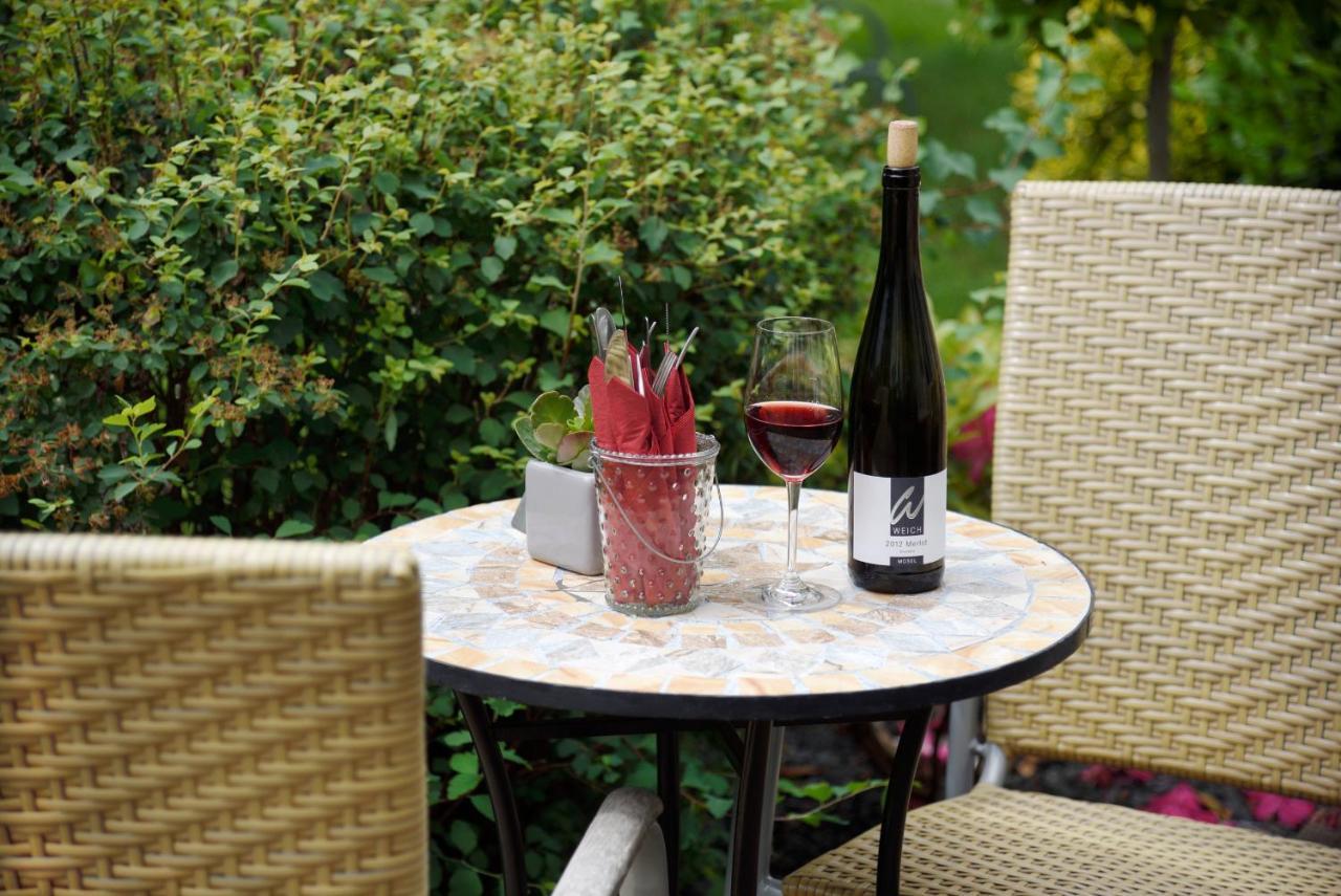 Weingut Weich Hotel Riol Exterior photo